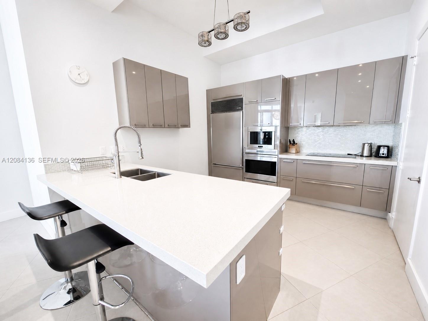 See details 4303 3 / 3 1962 sq. ft. $ 2026-09-05 0 Photo