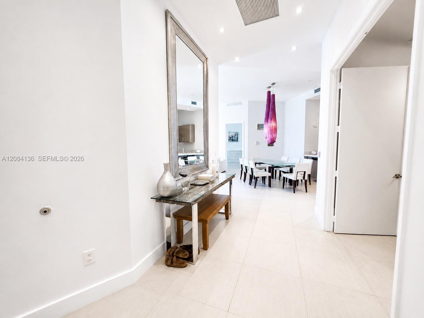 See details 4303 3 / 3 1962 sq. ft. $ 2026-09-05 0 Photo