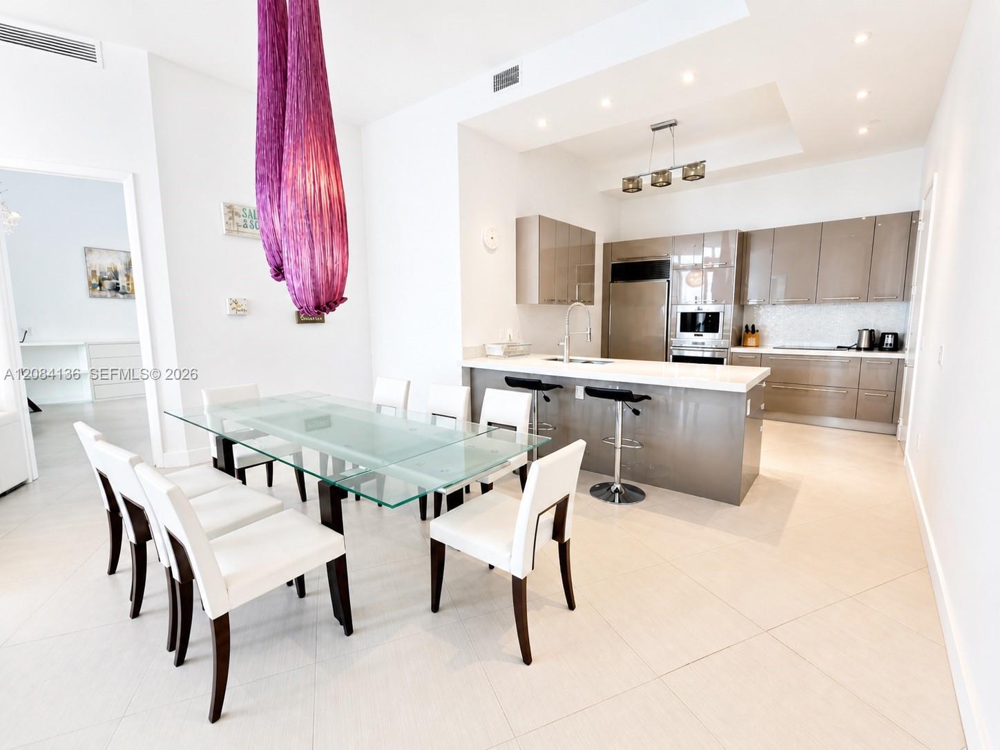 See details 4303 3 / 3 1962 sq. ft. $ 2026-09-05 0 Photo