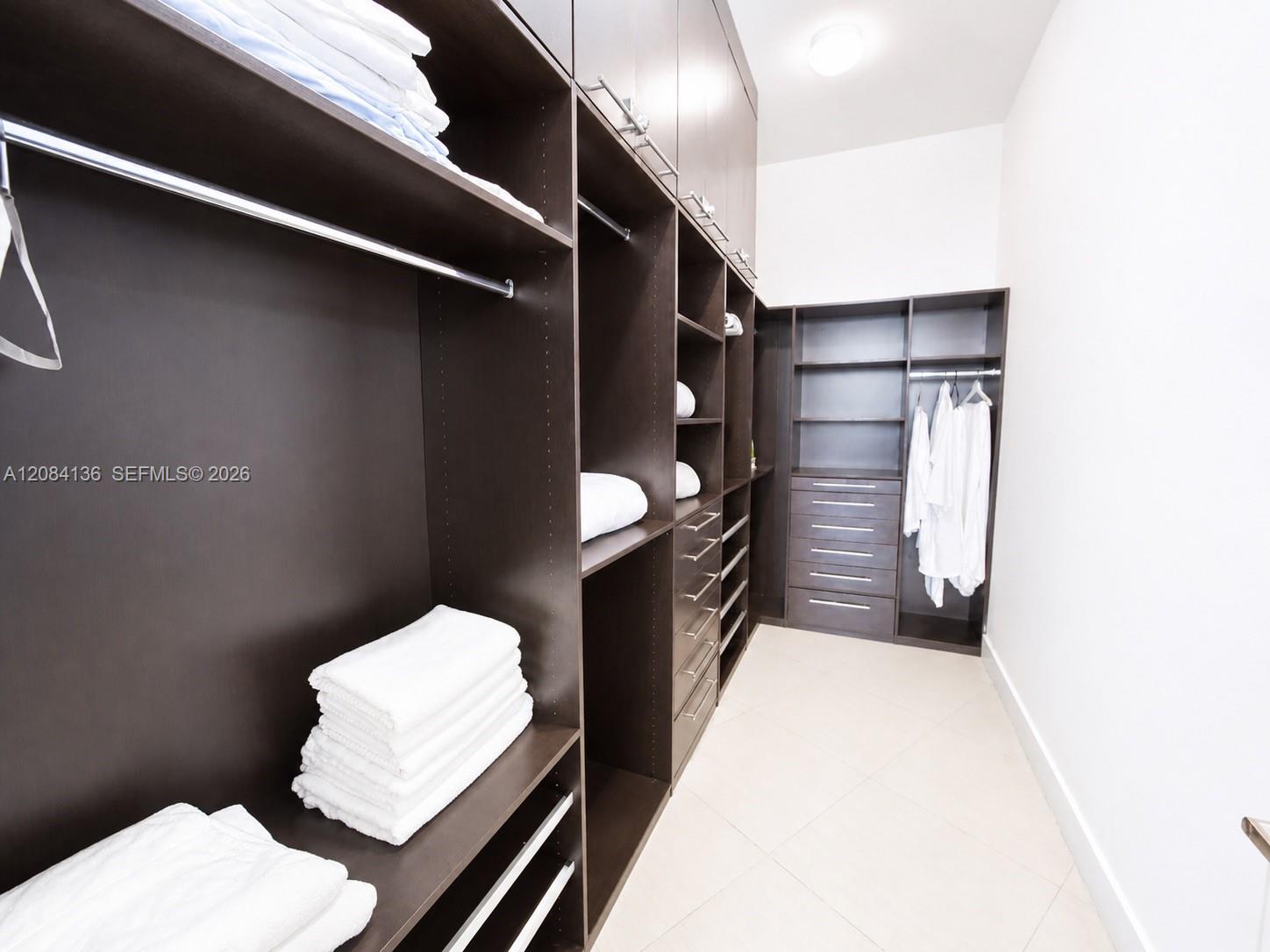 See details 4303 3 / 3 1962 sq. ft. $ 2026-09-05 0 Photo