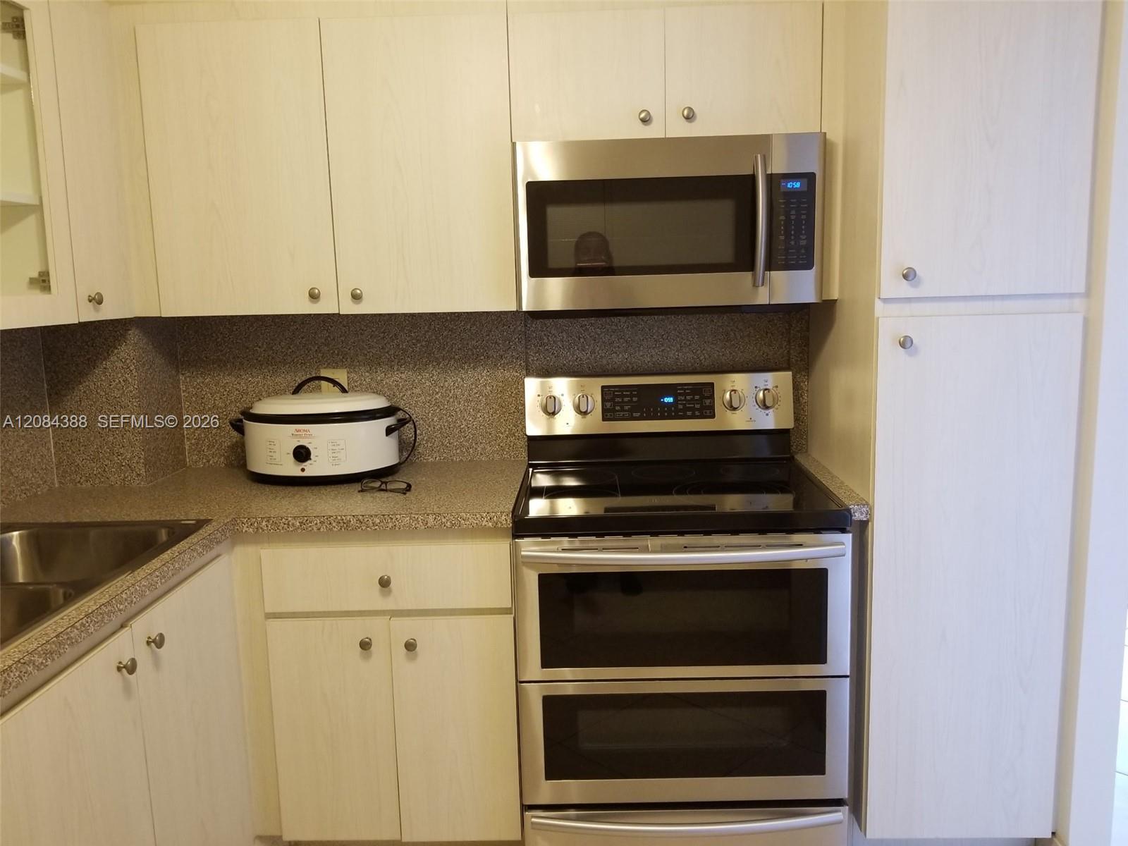 See details 300-B 2 / 2 1132 sq. ft. $ 2026-09-06 0 Photo