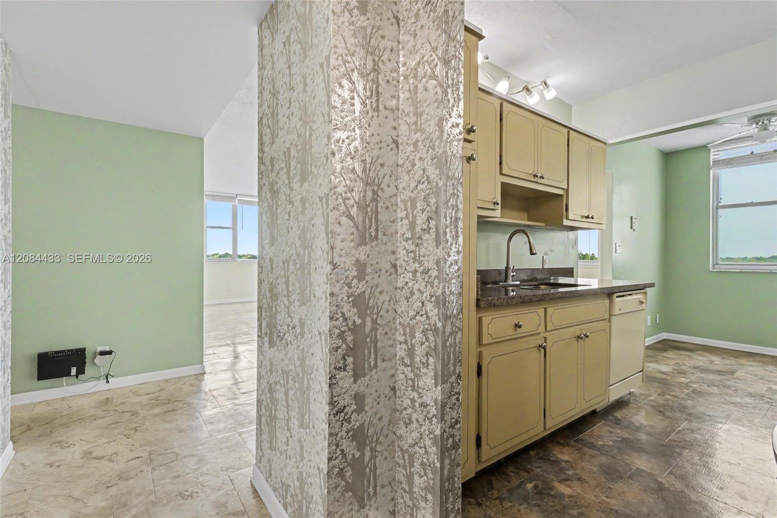 520 2 / 2 1284 sq. ft. $ 2026-09-06 0 Photo