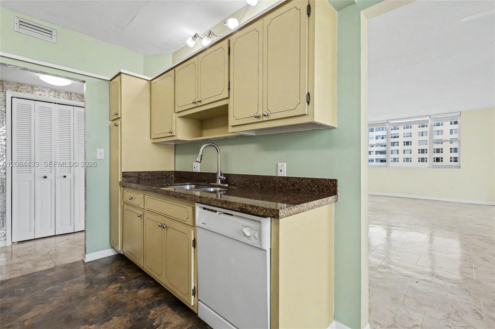 520 2 / 2 1284 sq. ft. $ 2026-09-06 0 Photo
