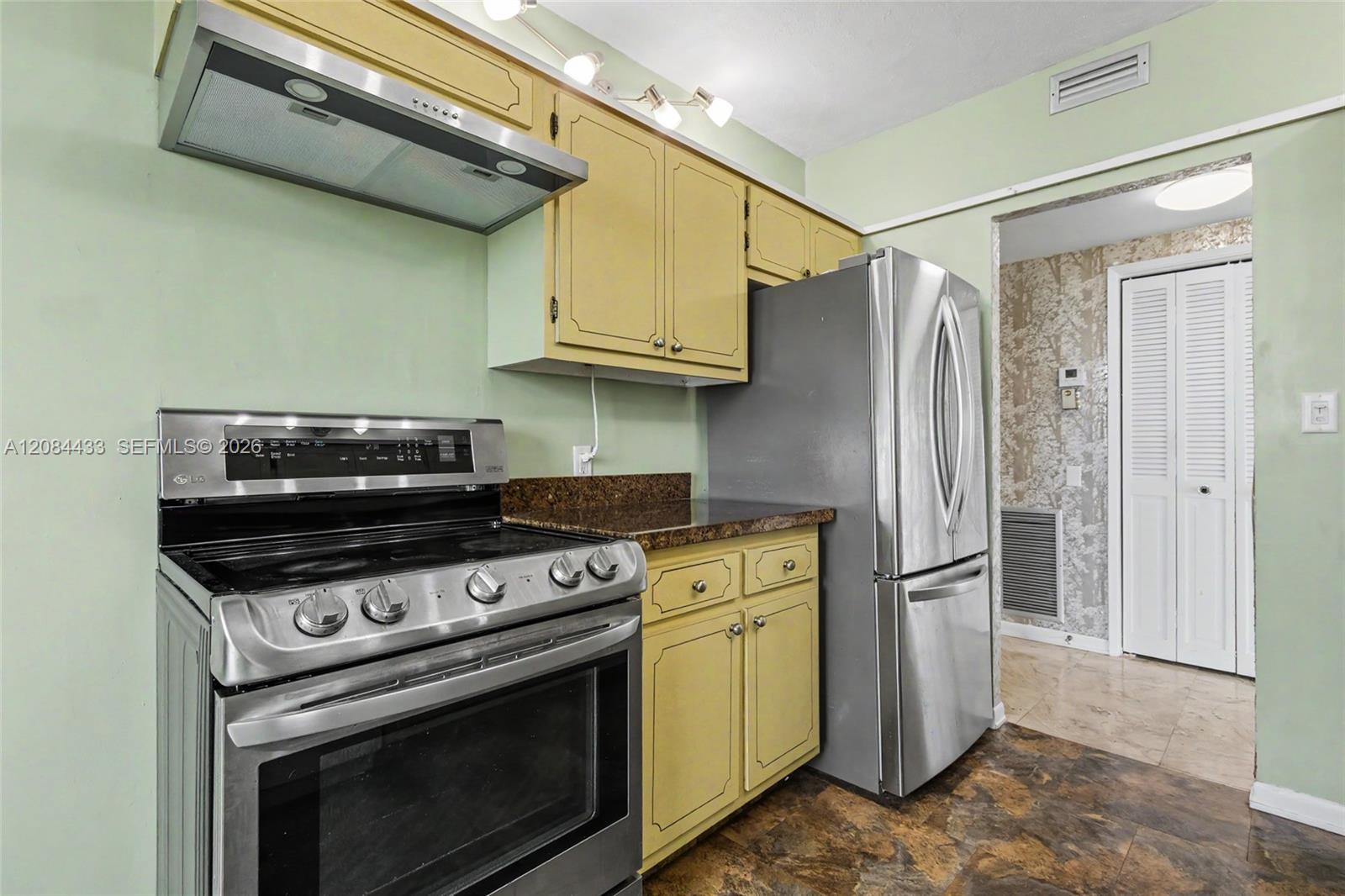 520 2 / 2 1284 sq. ft. $ 2026-09-06 0 Photo