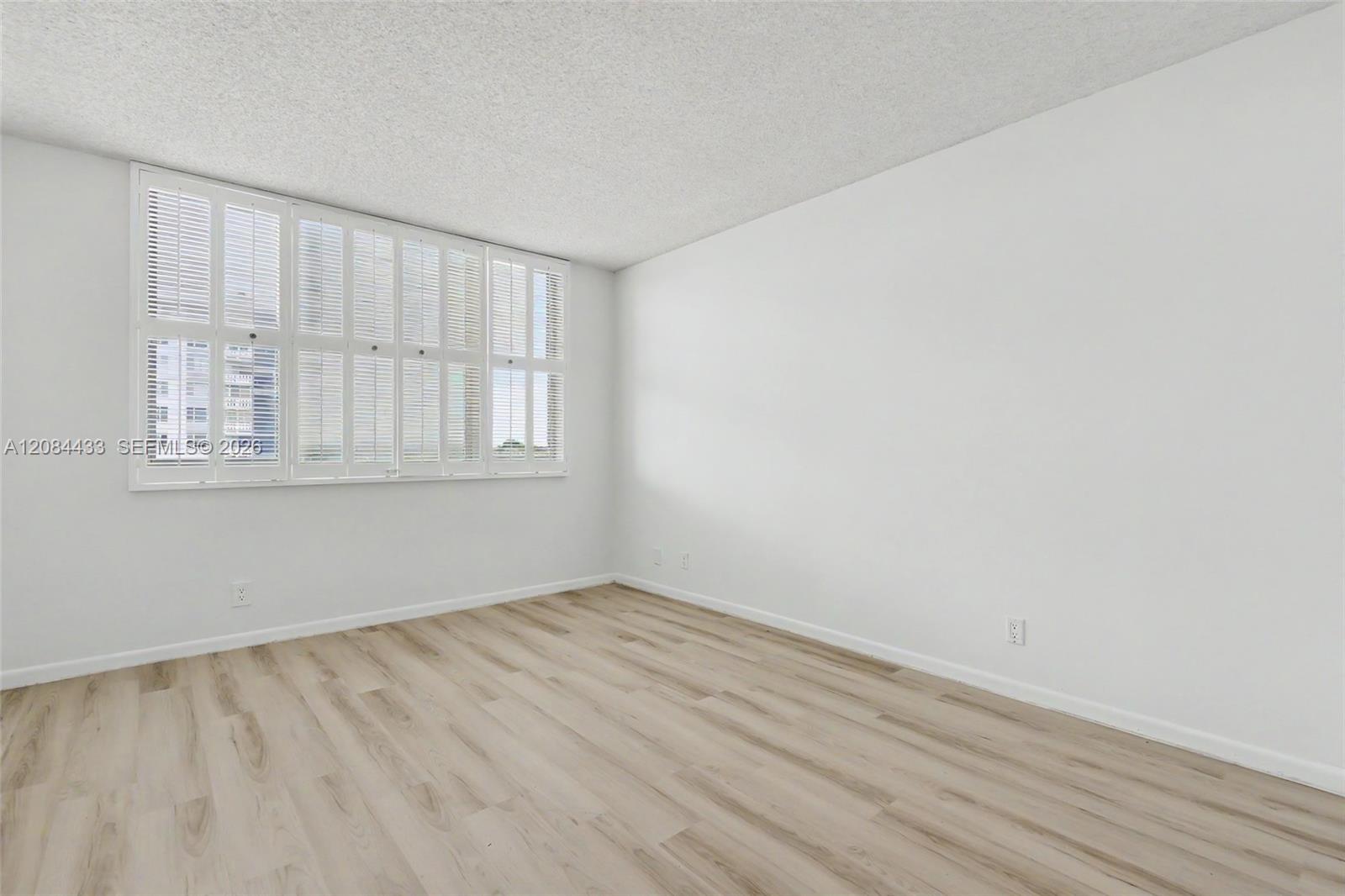 520 2 / 2 1284 sq. ft. $ 2026-09-06 0 Photo
