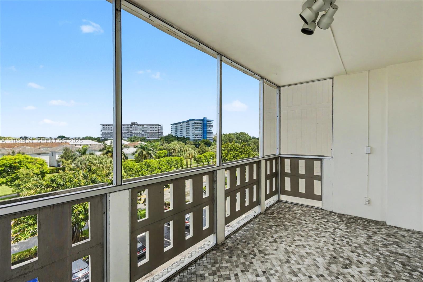 520 2 / 2 1284 sq. ft. $ 2026-09-06 0 Photo