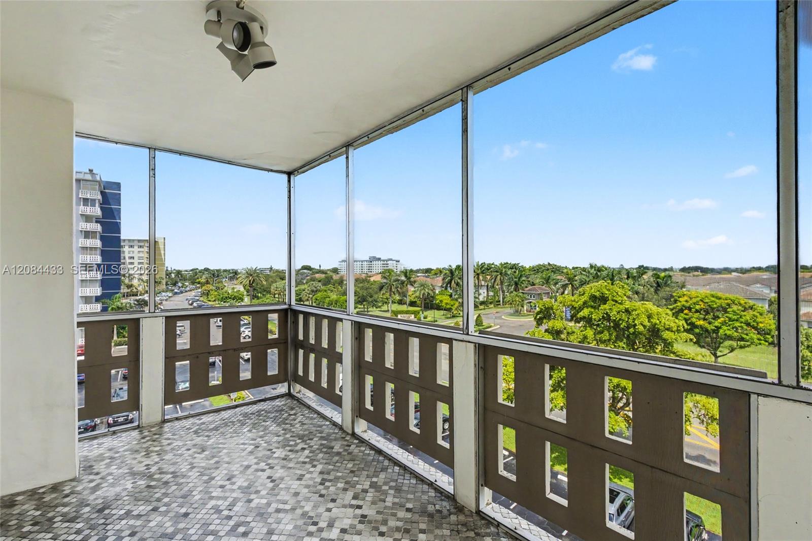 520 2 / 2 1284 sq. ft. $ 2026-09-06 0 Photo