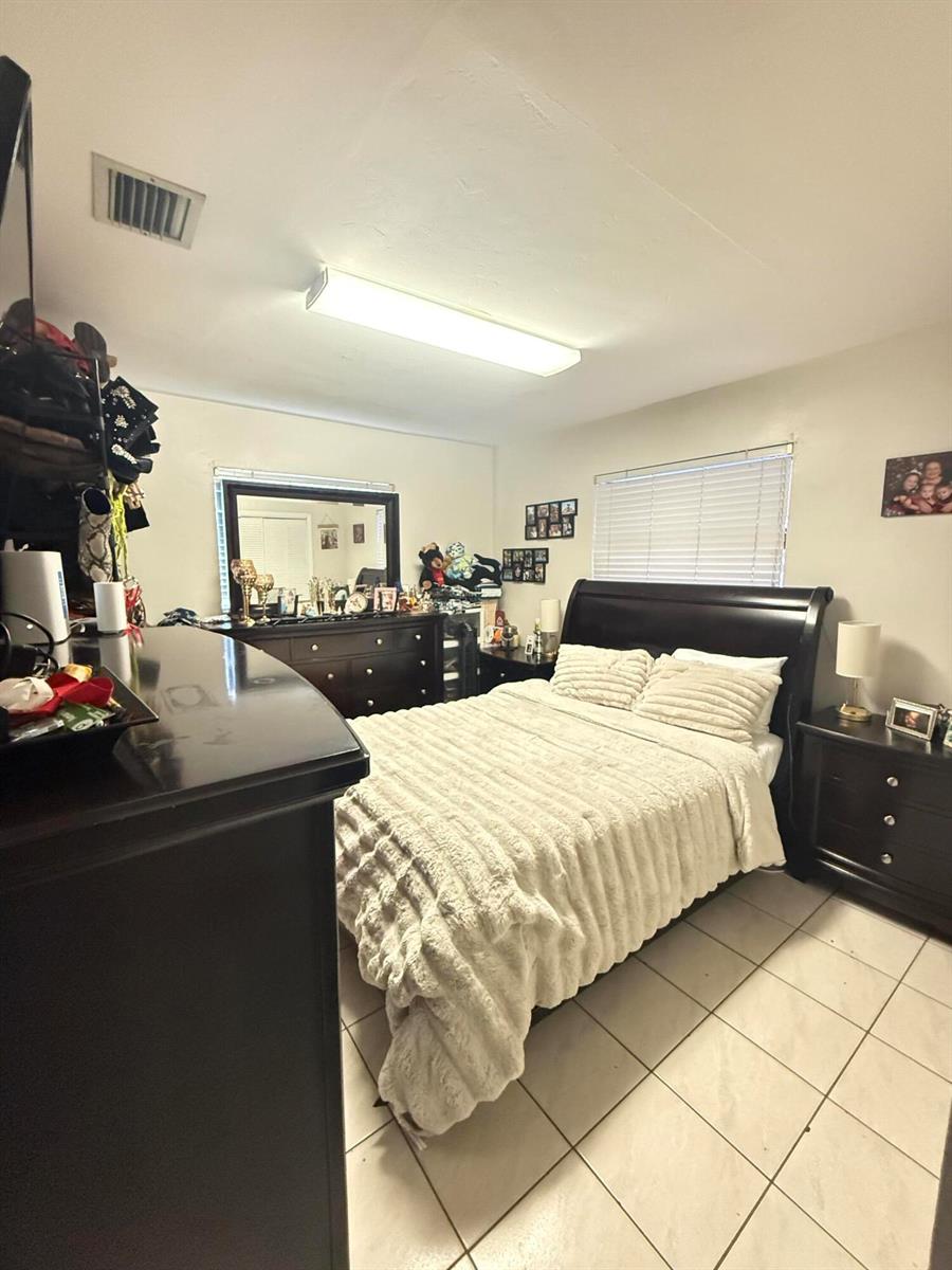   / 0 1600 sq. ft. $ 2026-09-07 0 Photo