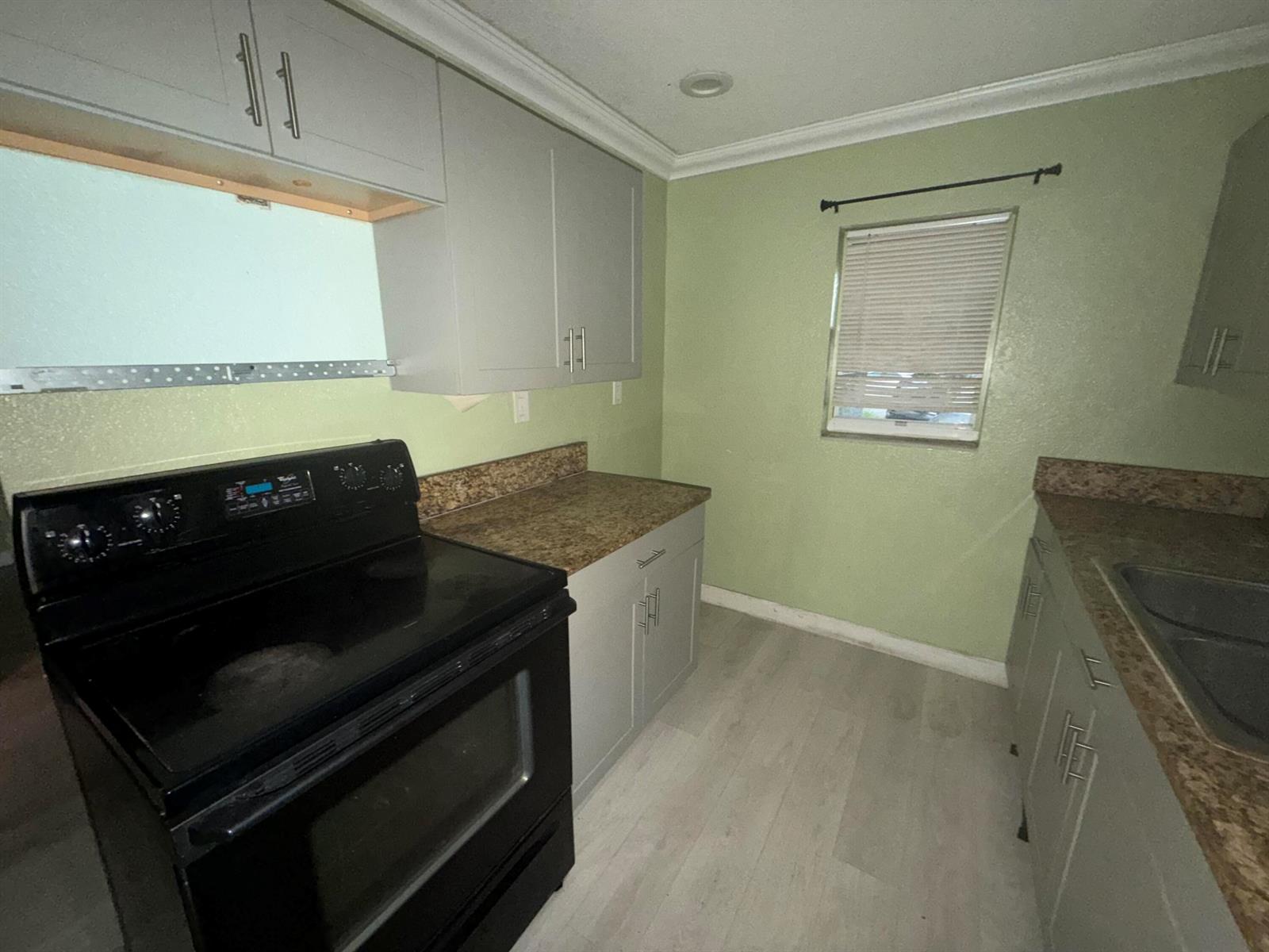 See details 2121 3 / 1 880 sq. ft. $ 2026-09-07 0 Photo