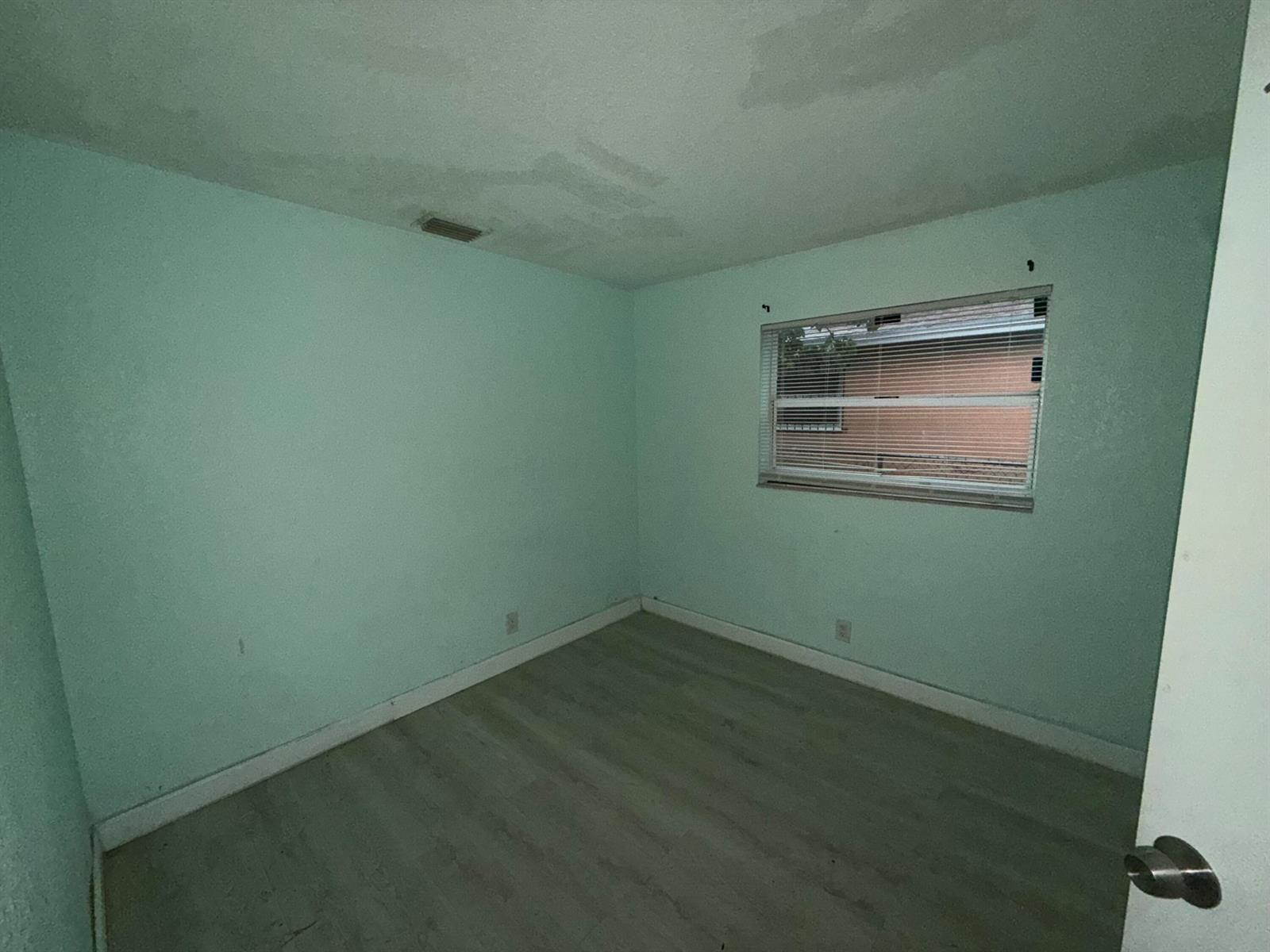 See details 2121 3 / 1 880 sq. ft. $ 2026-09-07 0 Photo