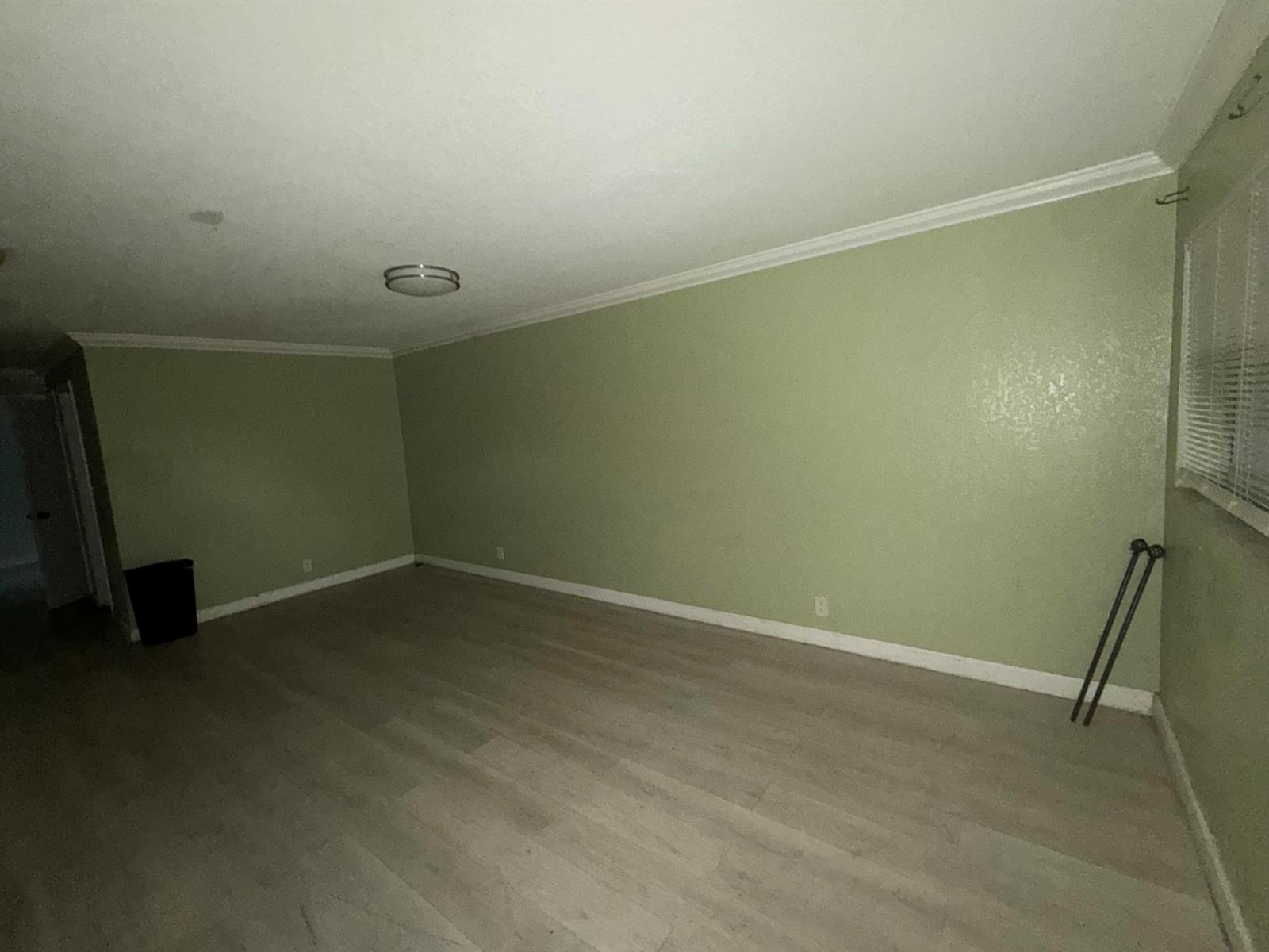 See details 2121 3 / 1 880 sq. ft. $ 2026-09-07 0 Photo