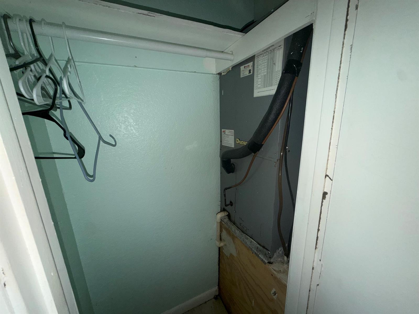 See details 2121 3 / 1 880 sq. ft. $ 2026-09-07 0 Photo