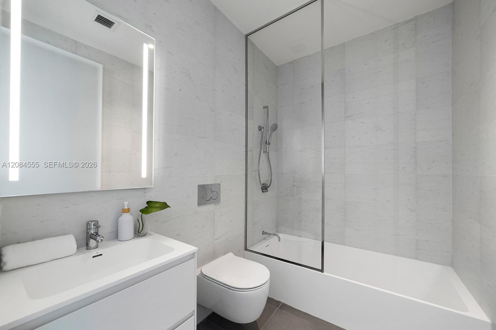Ver detalles 22A 3 / 4 2913 sq. ft. $ 2026-09-06 0 foto