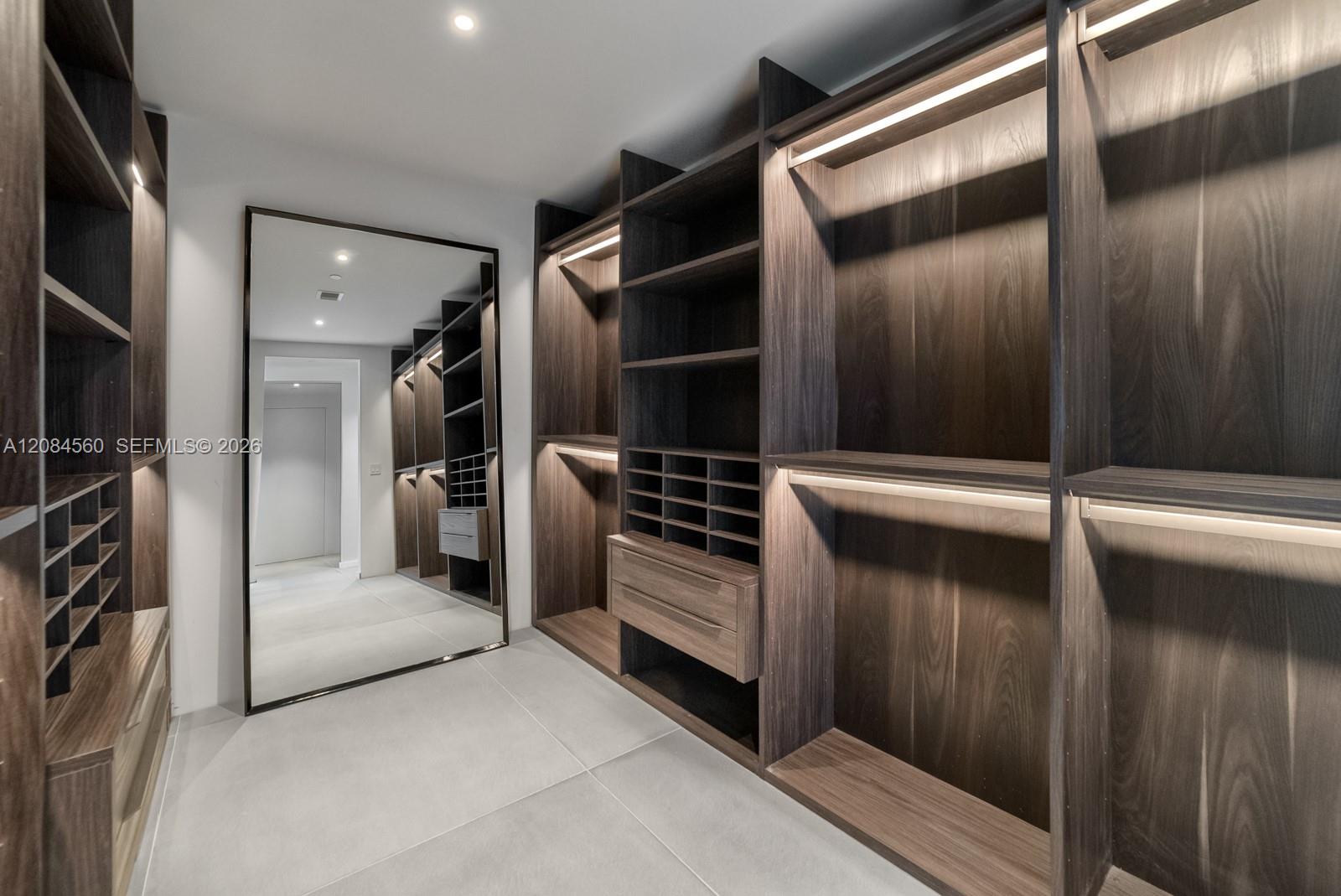19A 3 / 4 2913 sq. ft. $ 2026-09-06 0 foto