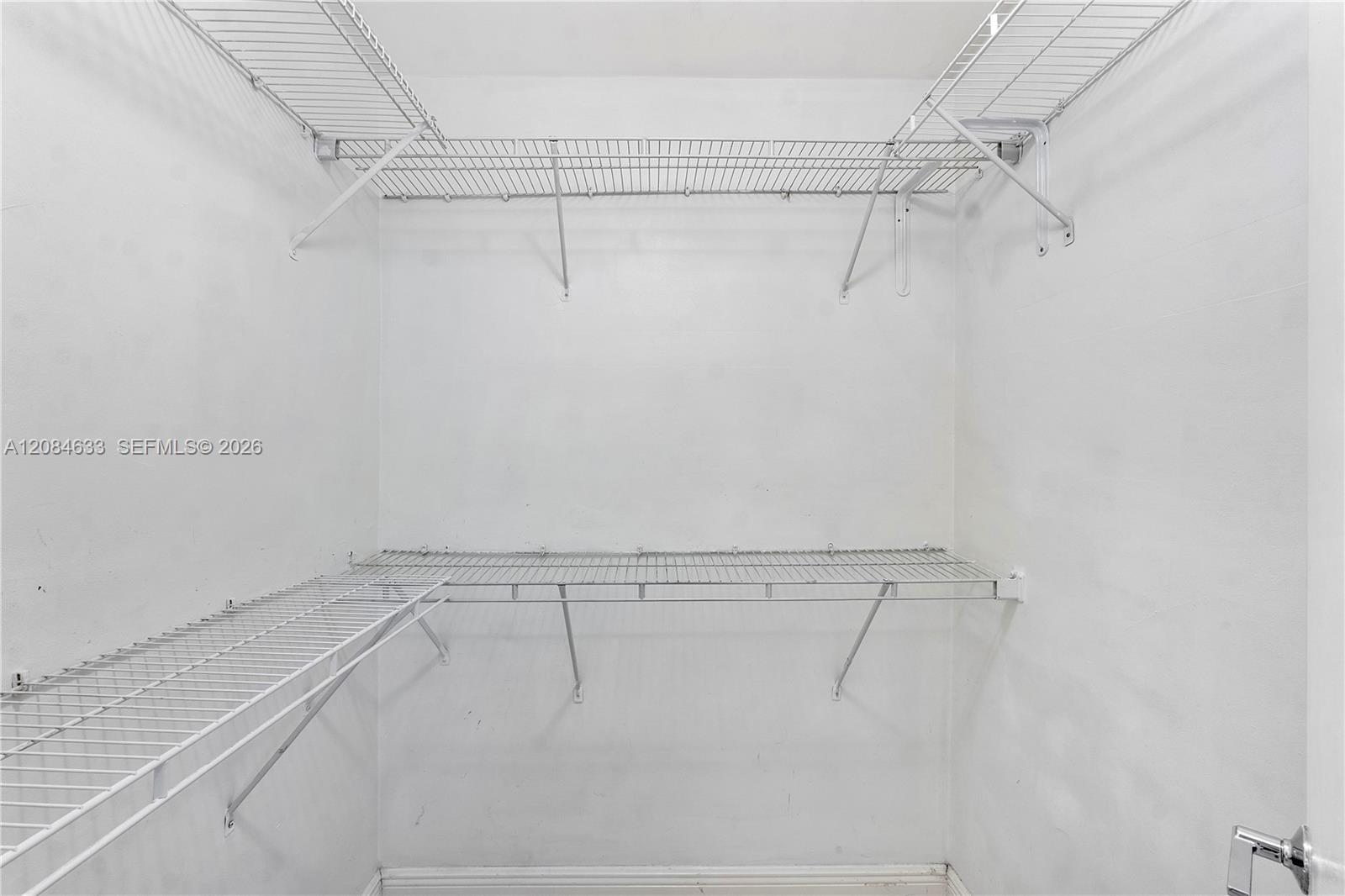 Ver detalles / 3733 sq. ft. $ 2026-09-07 0 foto