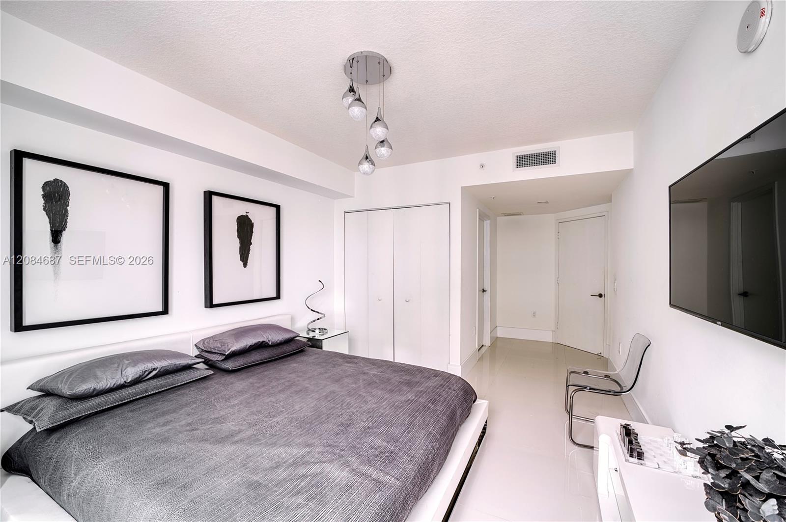 See details 4-1701 3 / 4 1892 sq. ft. $ 2026-09-07 0 Photo
