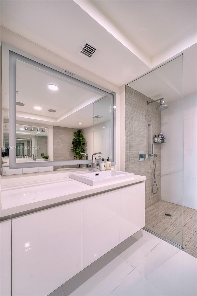 See details 4-1701 3 / 4 1892 sq. ft. $ 2026-09-07 0 Photo