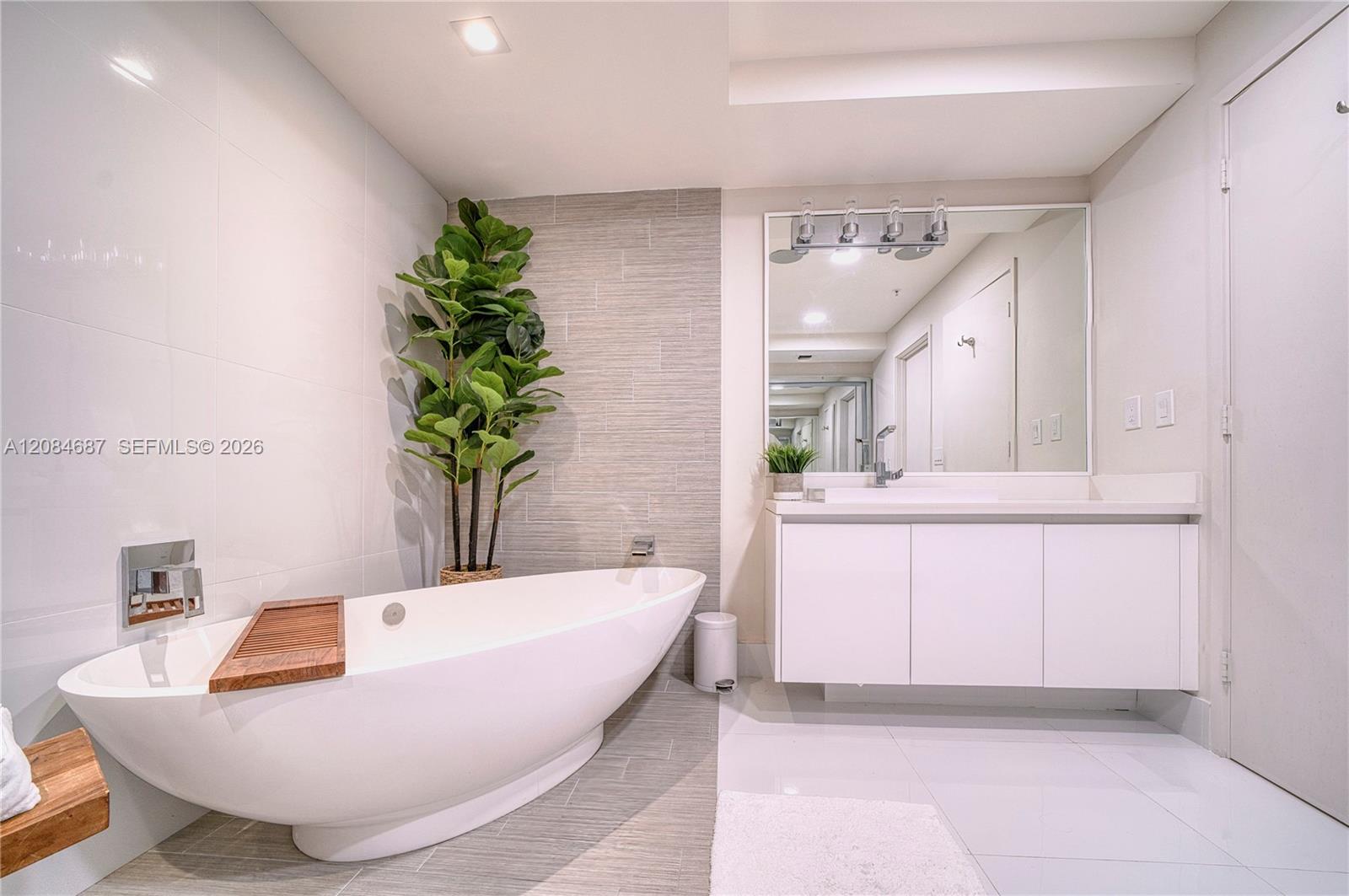 See details 4-1701 3 / 4 1892 sq. ft. $ 2026-09-07 0 Photo