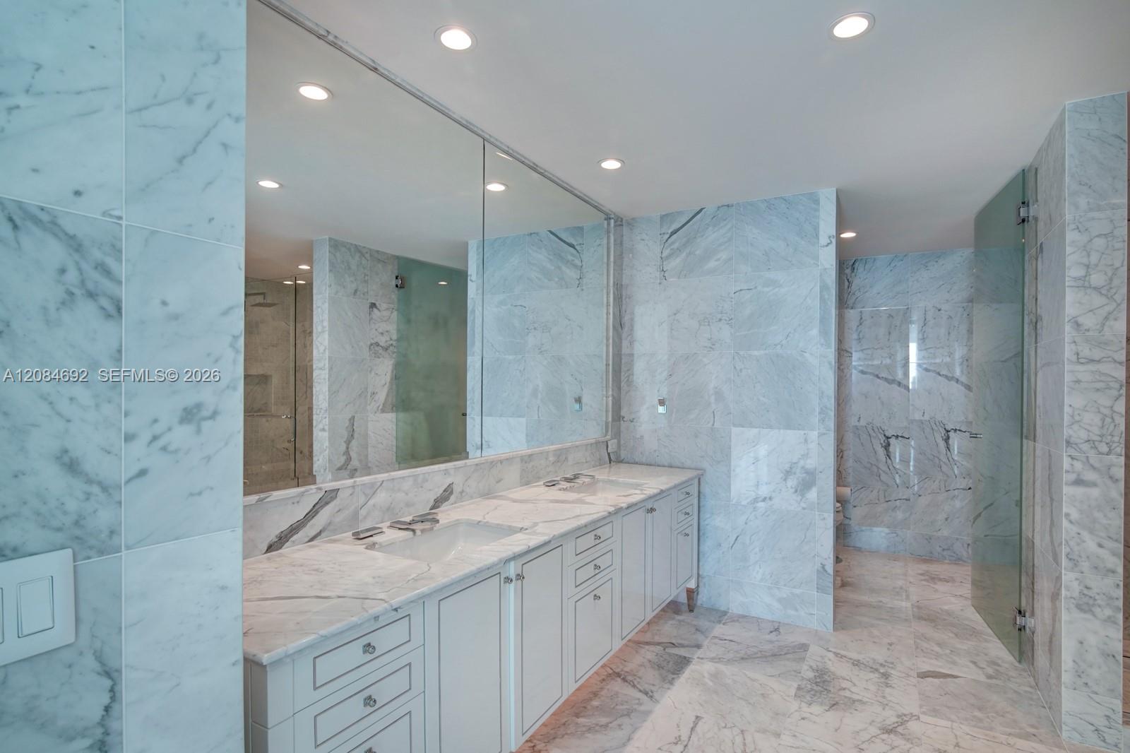 1004 3 / 5 3334 sq. ft. $ 2026-09-07 0 Photo