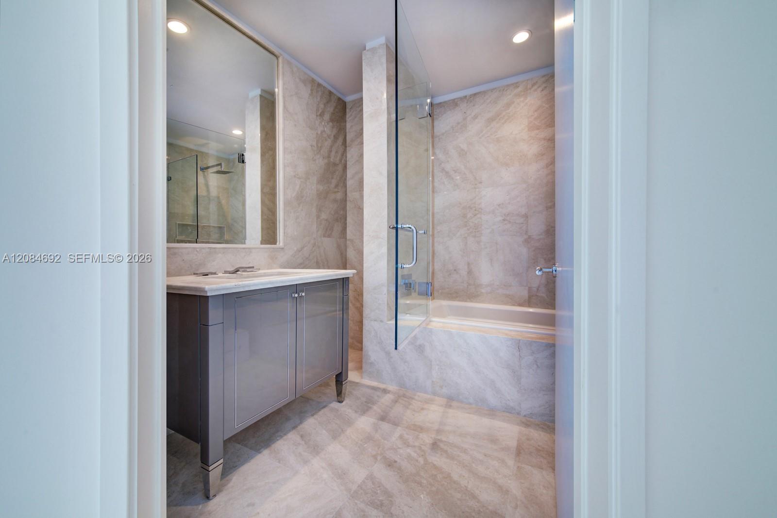 1004 3 / 5 3334 sq. ft. $ 2026-09-07 0 Photo