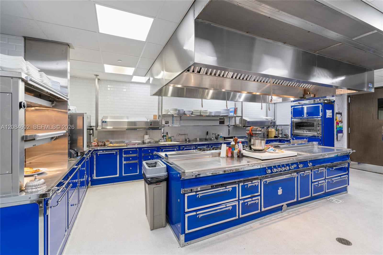 1004 3 / 5 3334 sq. ft. $ 2026-09-07 0 Photo
