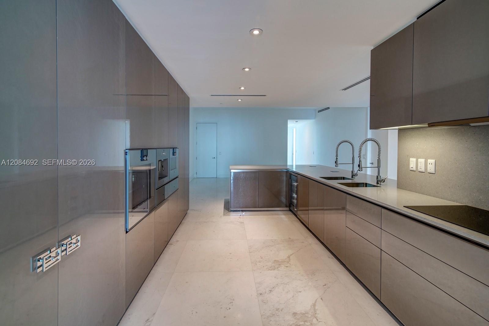 1004 3 / 5 3334 sq. ft. $ 2026-09-07 0 Photo