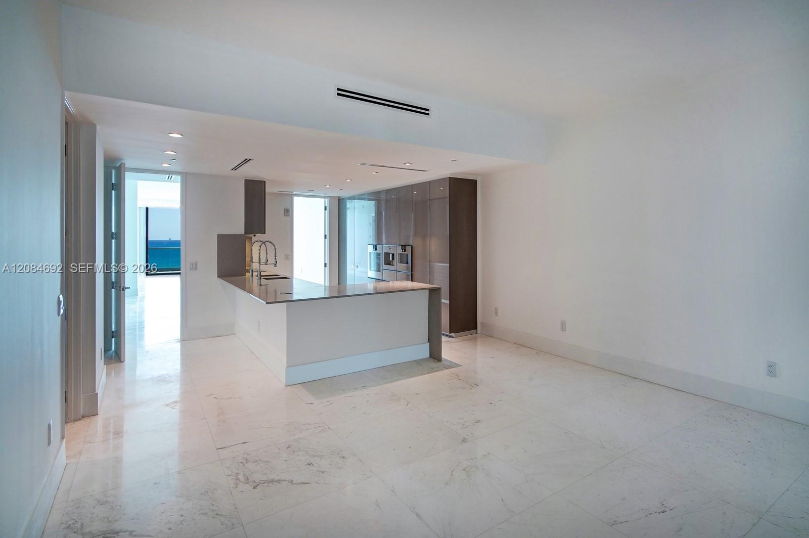 1004 3 / 5 3334 sq. ft. $ 2026-09-07 0 Photo