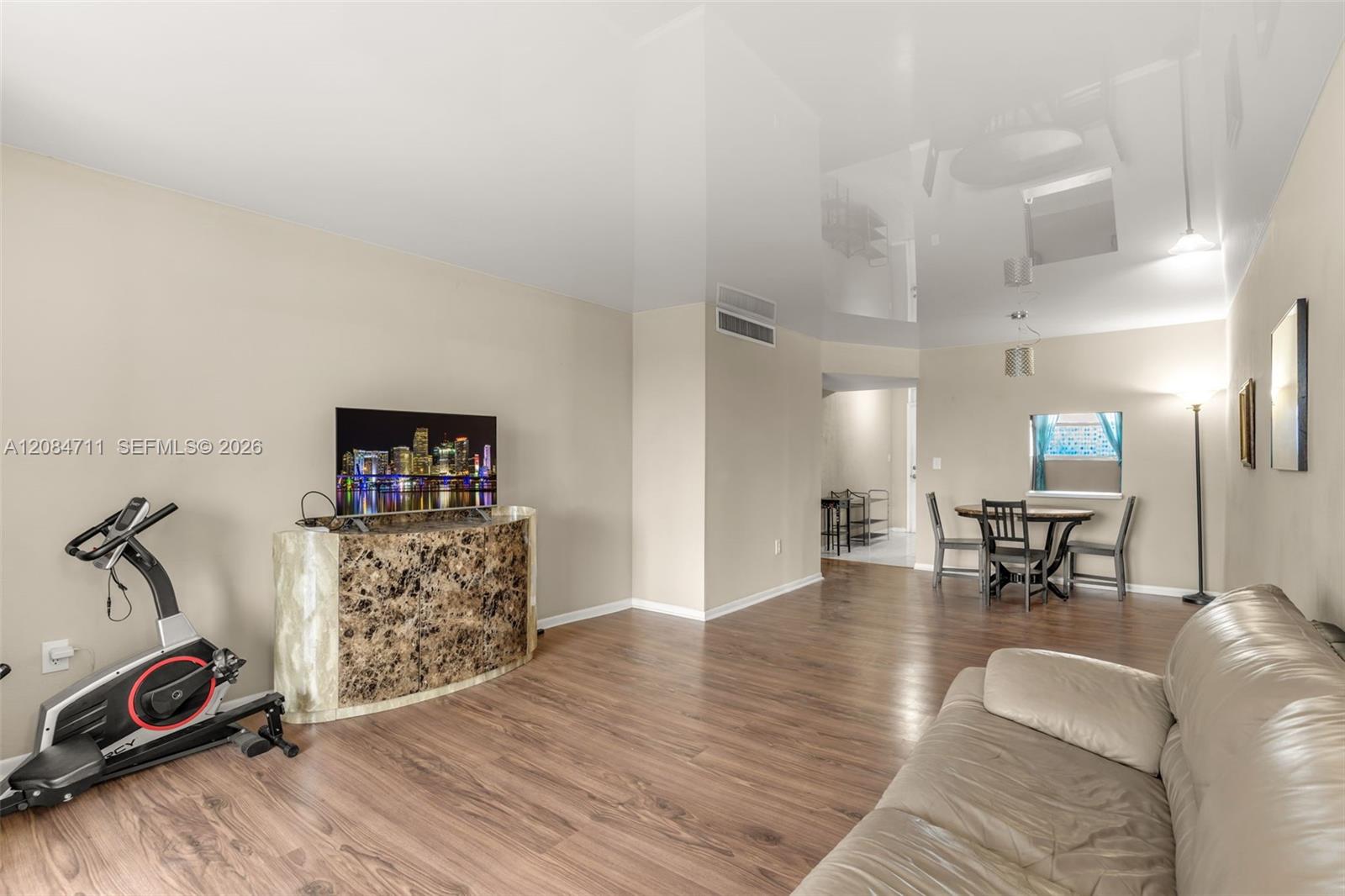508 2 / 1 1036 sq. ft. $ 2026-09-07 0 Photo