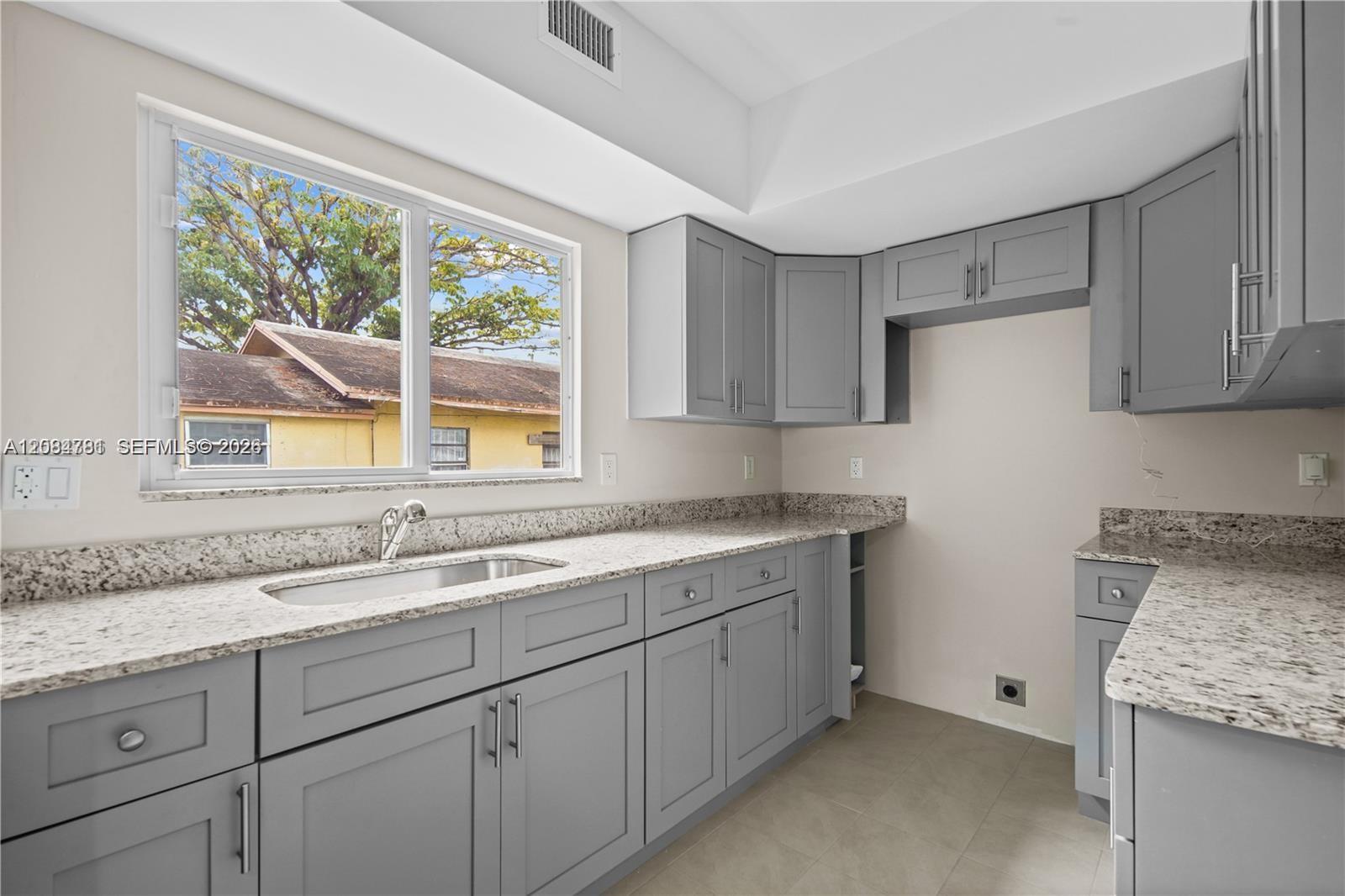 Ver detalles / 2880 sq. ft. $ 2026-09-07 0 foto