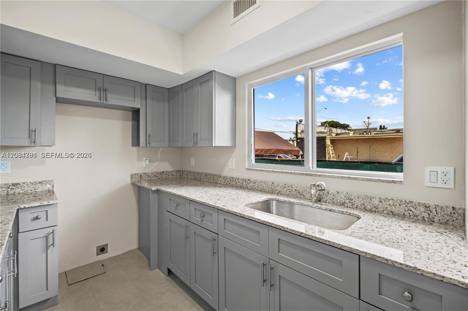 Ver detalles / 2880 sq. ft. $ 2026-09-07 0 foto