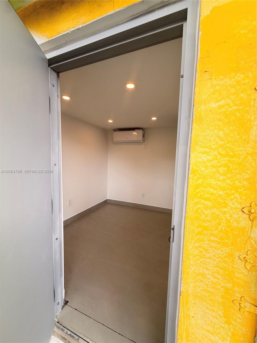 8  /   sq. ft. $ 2026-09-07 0 foto