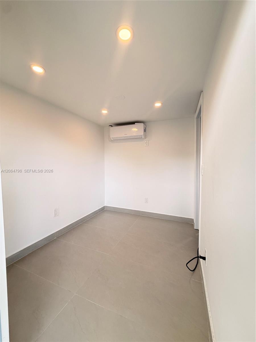 8  /   sq. ft. $ 2026-09-07 0 foto