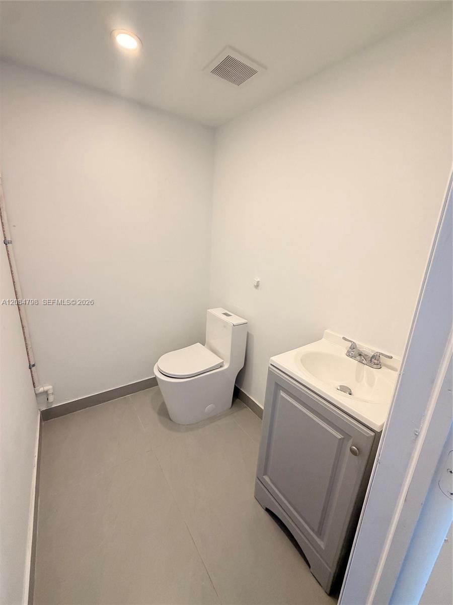 8  /   sq. ft. $ 2026-09-07 0 foto