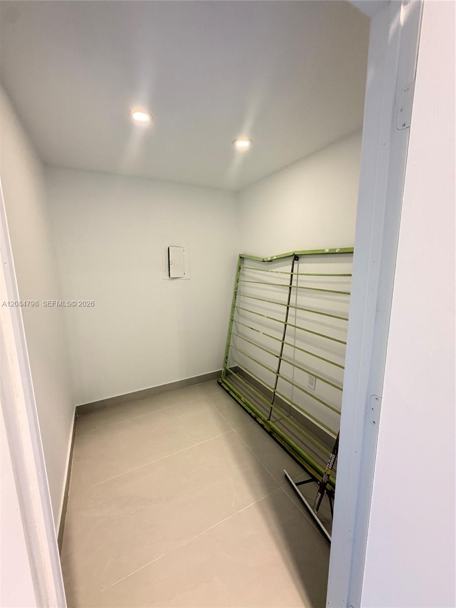8  /   sq. ft. $ 2026-09-07 0 foto