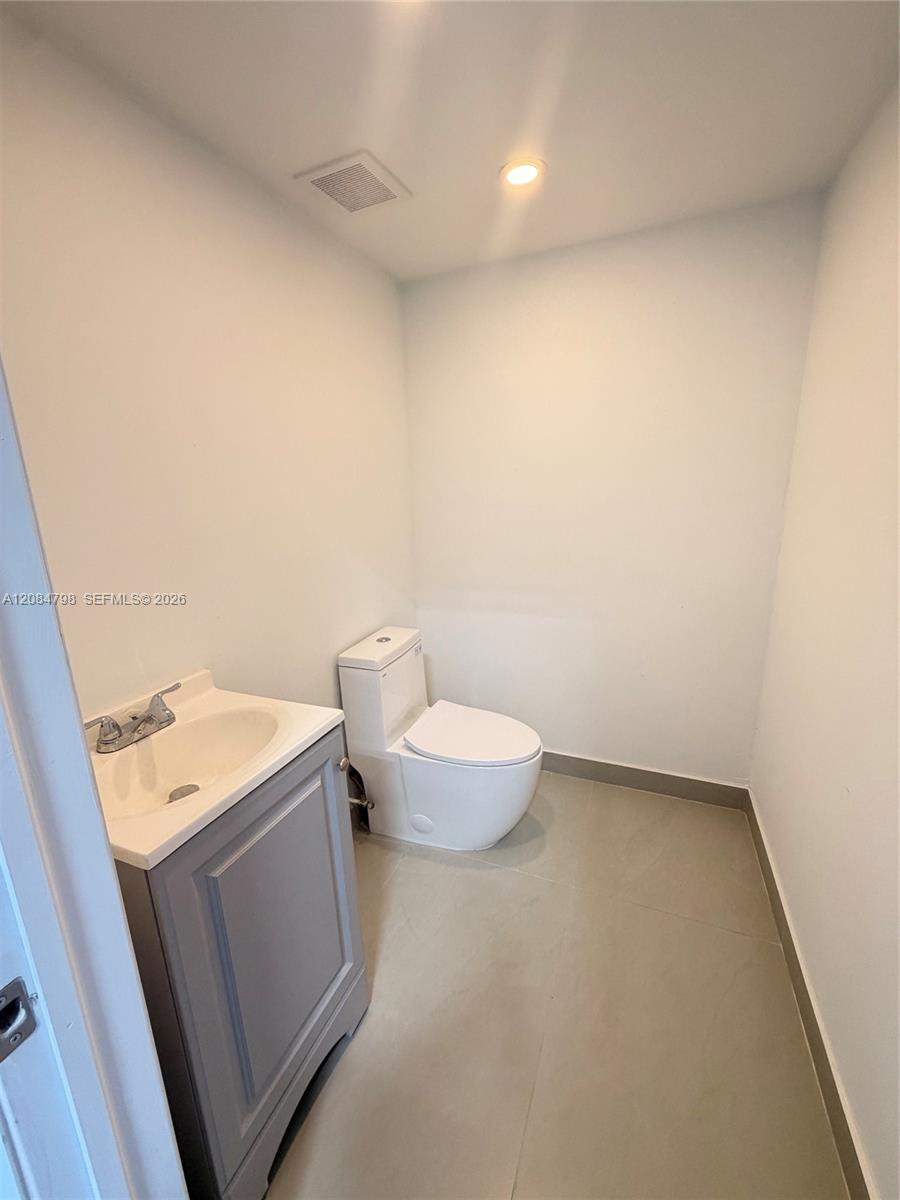 8  /   sq. ft. $ 2026-09-07 0 foto