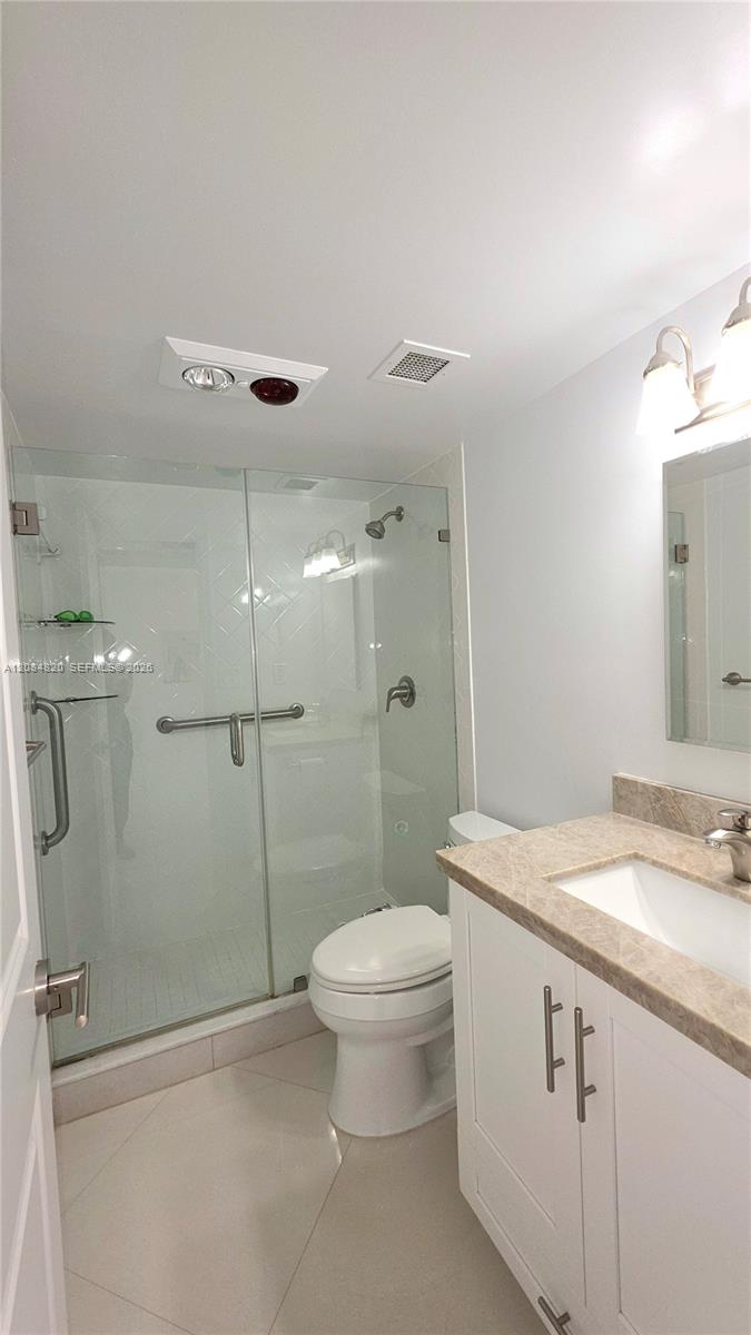 See details 10N 1 / 2 870 sq. ft. $ 2026-09-07 0 Photo
