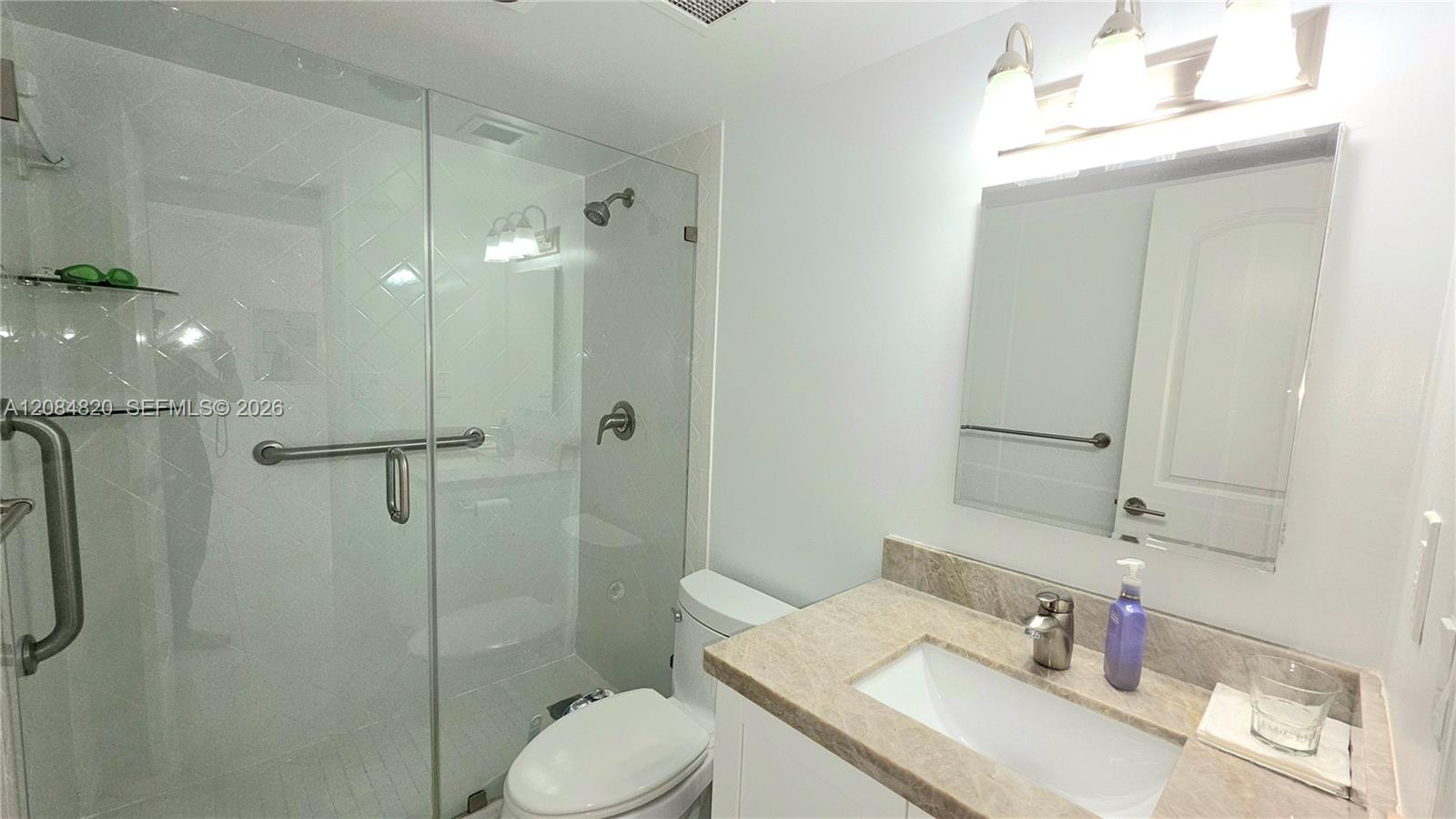 See details 10N 1 / 2 870 sq. ft. $ 2026-09-07 0 Photo