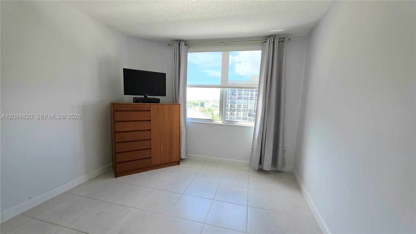 See details 10N 1 / 2 870 sq. ft. $ 2026-09-07 0 Photo