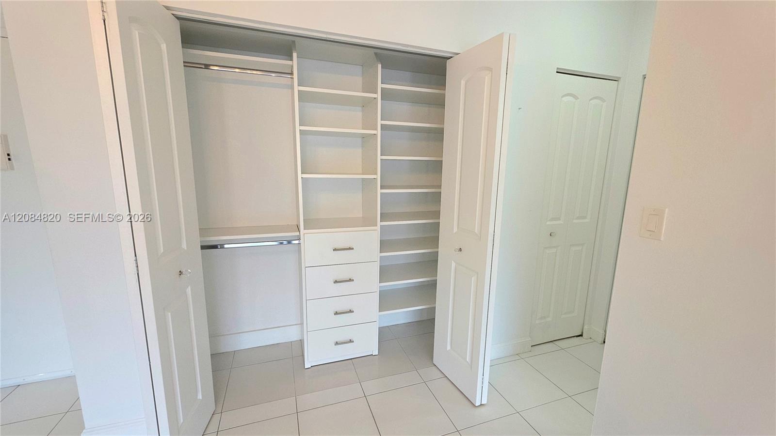 See details 10N 1 / 2 870 sq. ft. $ 2026-09-07 0 Photo