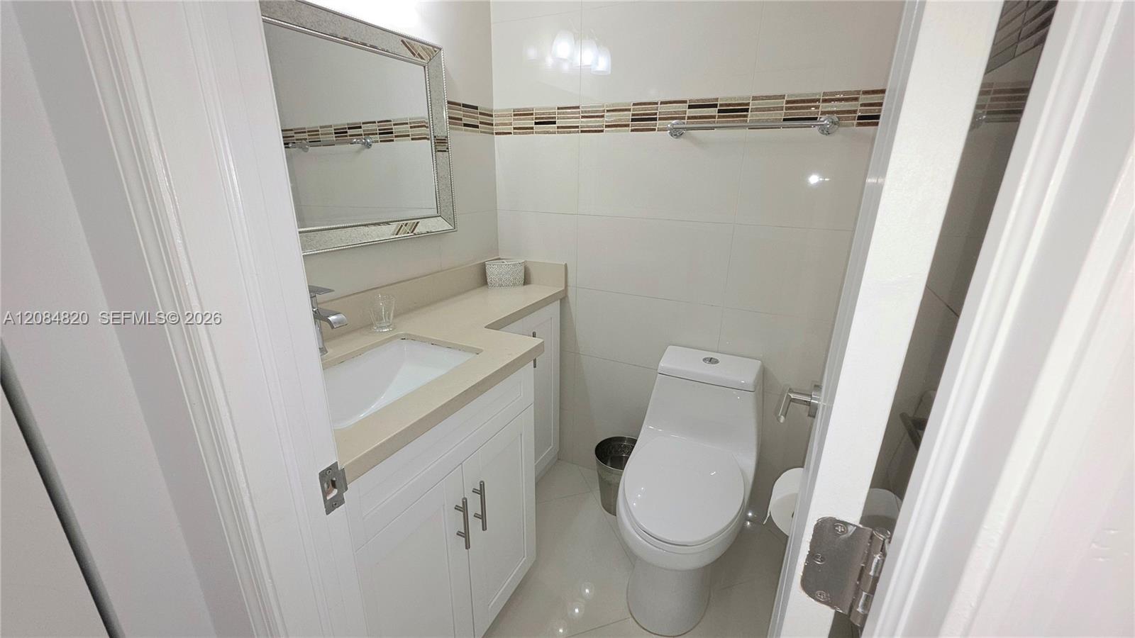 See details 10N 1 / 2 870 sq. ft. $ 2026-09-07 0 Photo