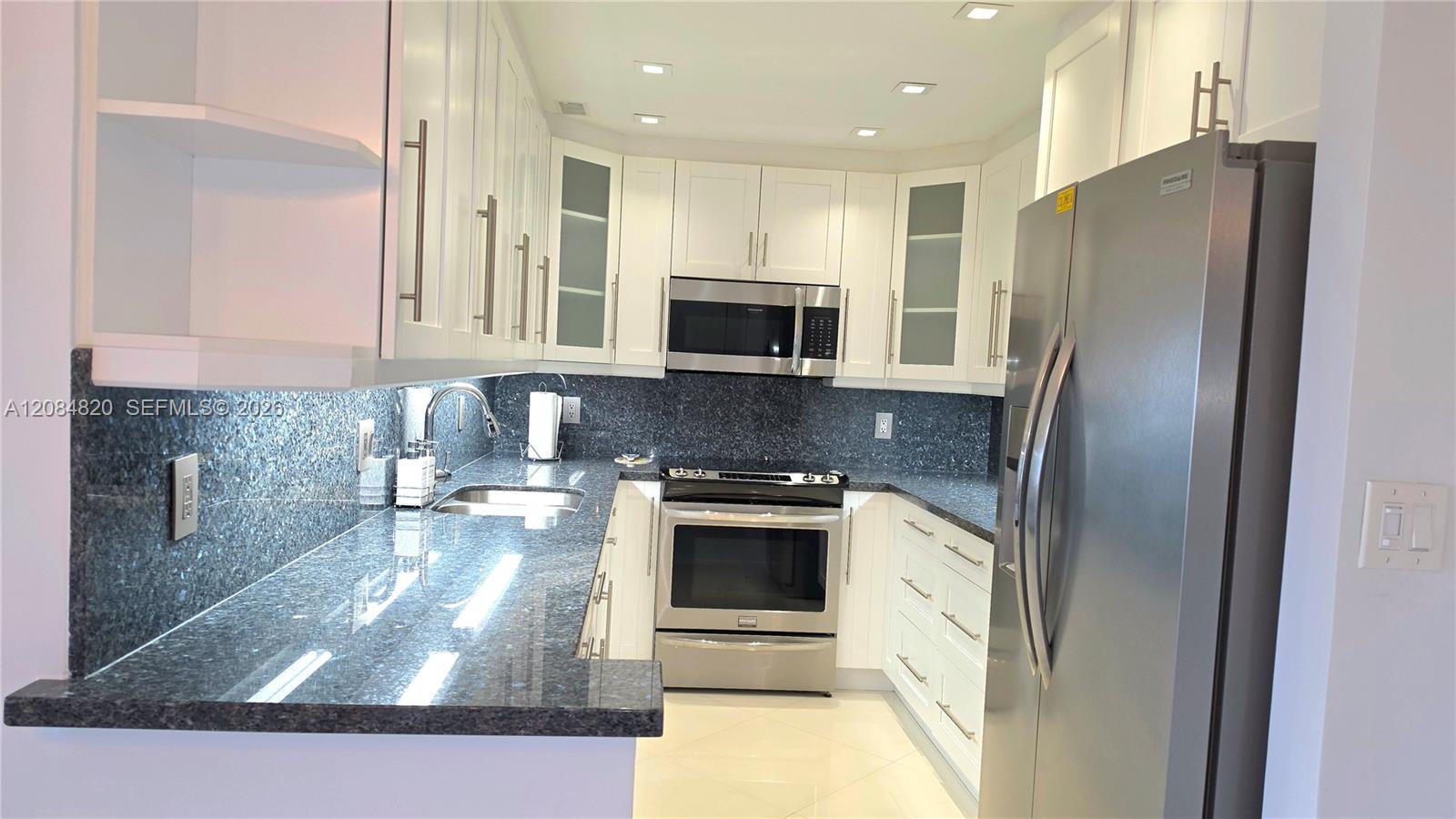 See details 10N 1 / 2 870 sq. ft. $ 2026-09-07 0 Photo