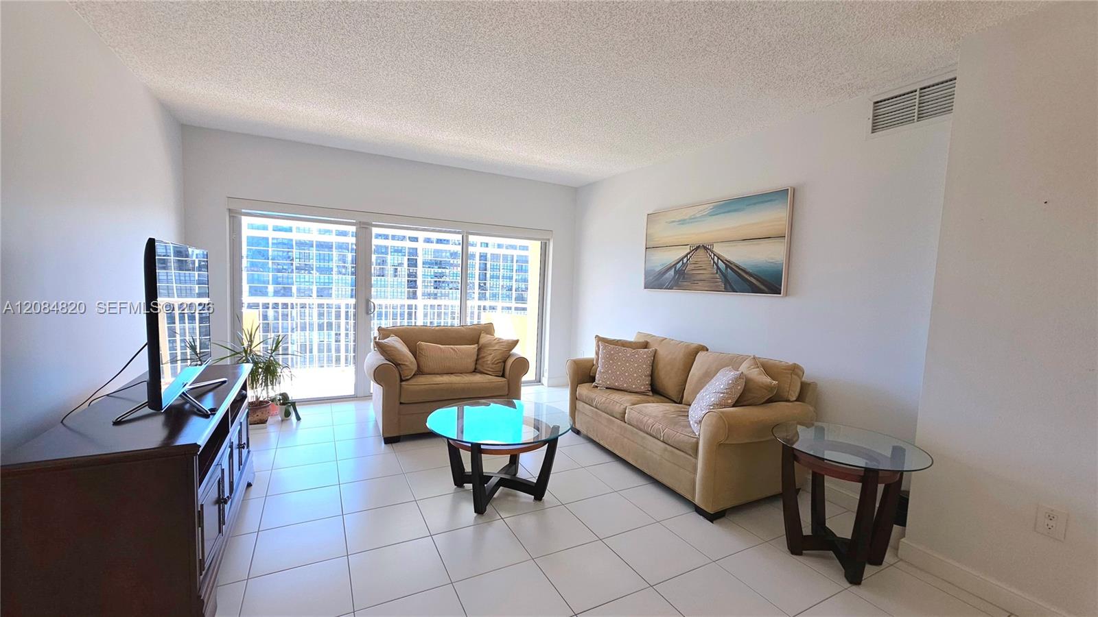 See details 10N 1 / 2 870 sq. ft. $ 2026-09-07 0 Photo