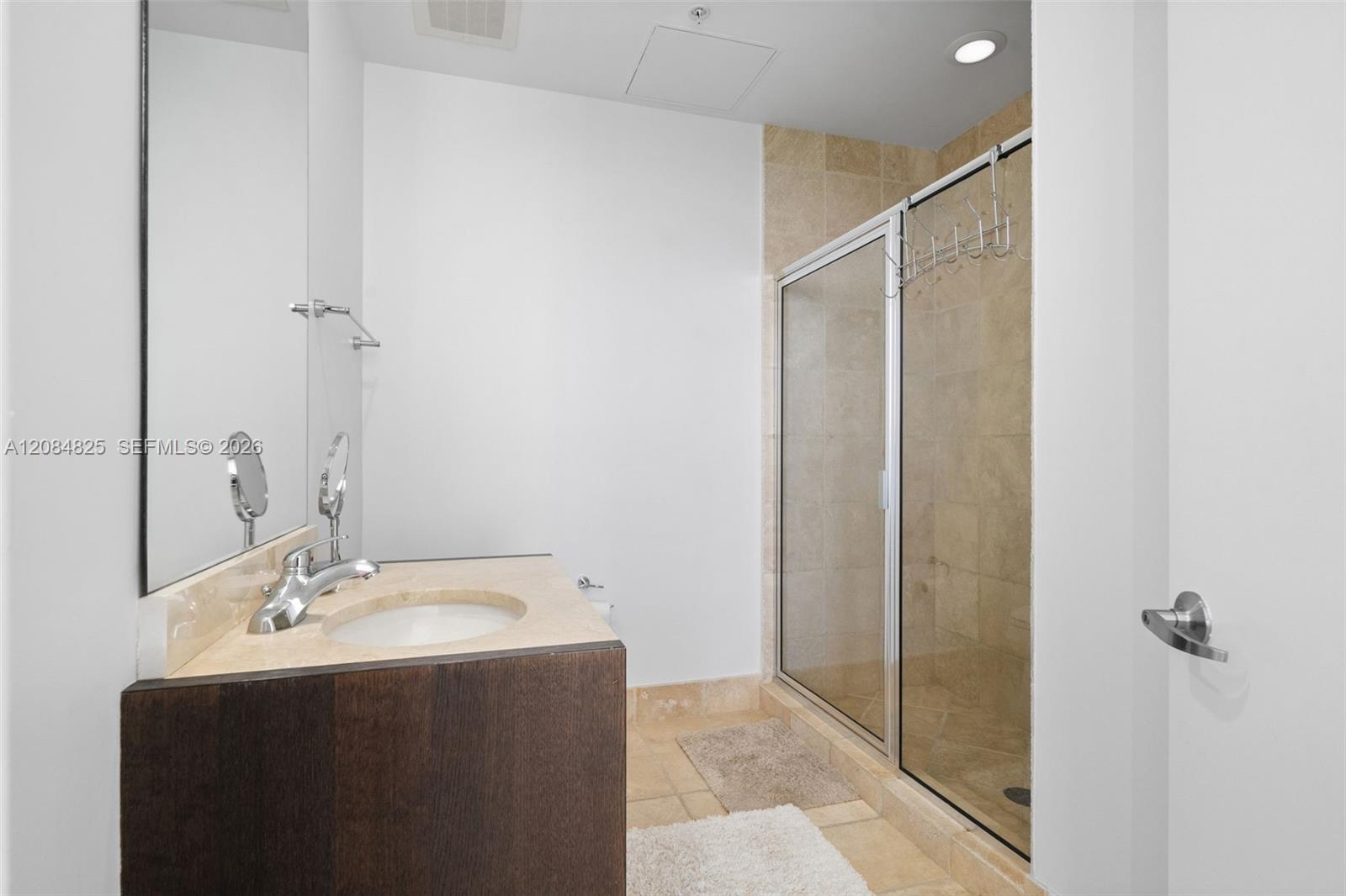See details 4709 2 / 3 1722 sq. ft. $ 2026-09-07 0 Photo