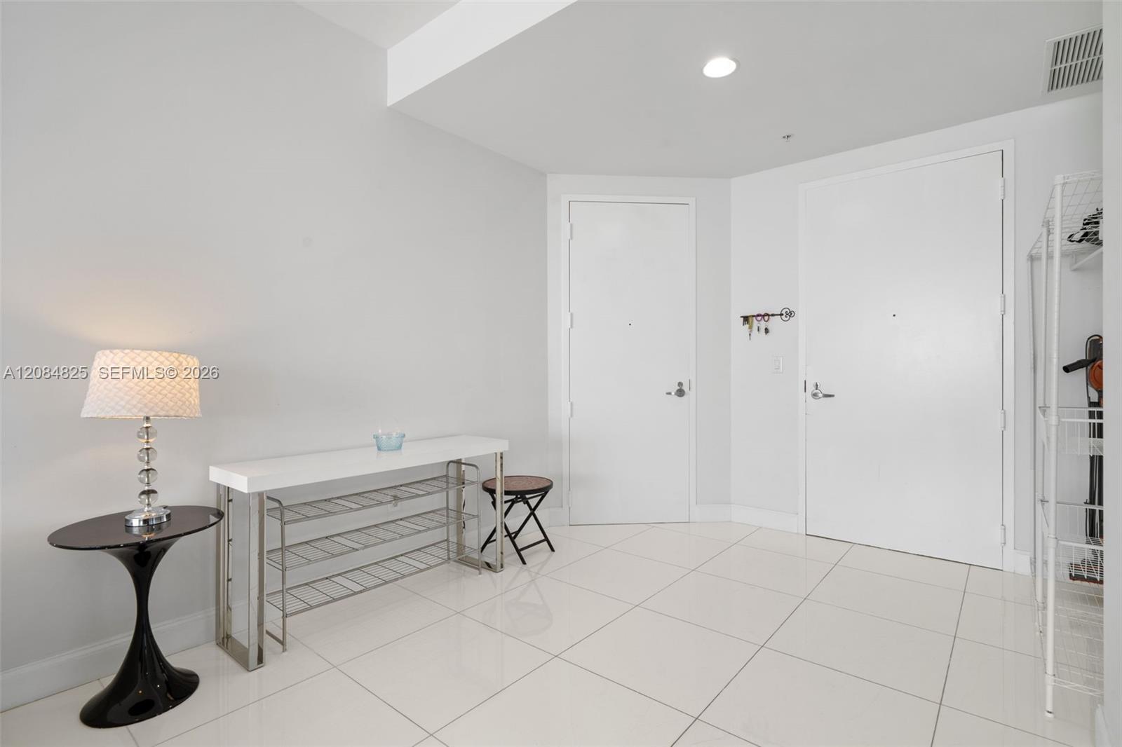 See details 4709 2 / 3 1722 sq. ft. $ 2026-09-07 0 Photo