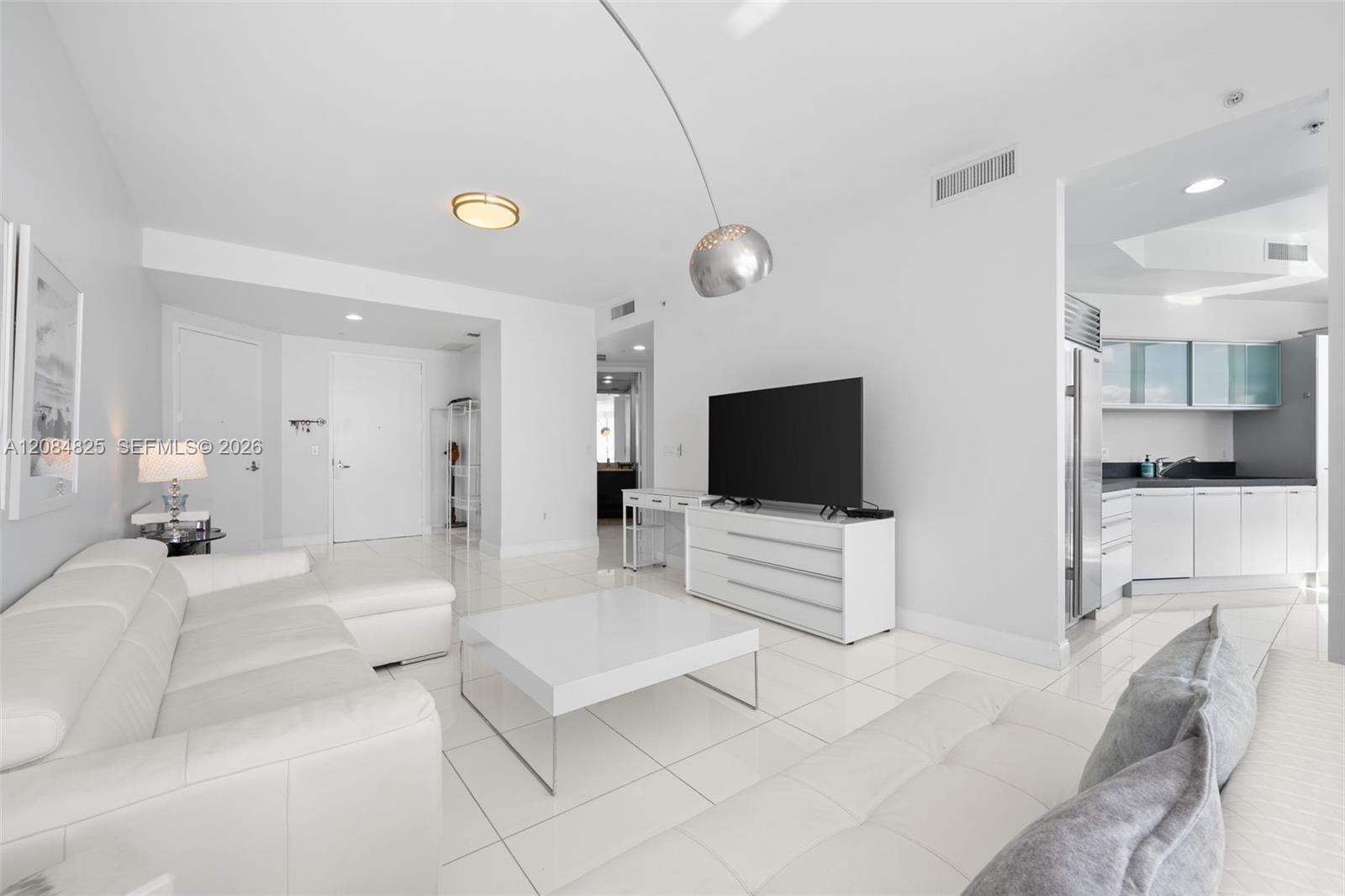 See details 4709 2 / 3 1722 sq. ft. $ 2026-09-07 0 Photo