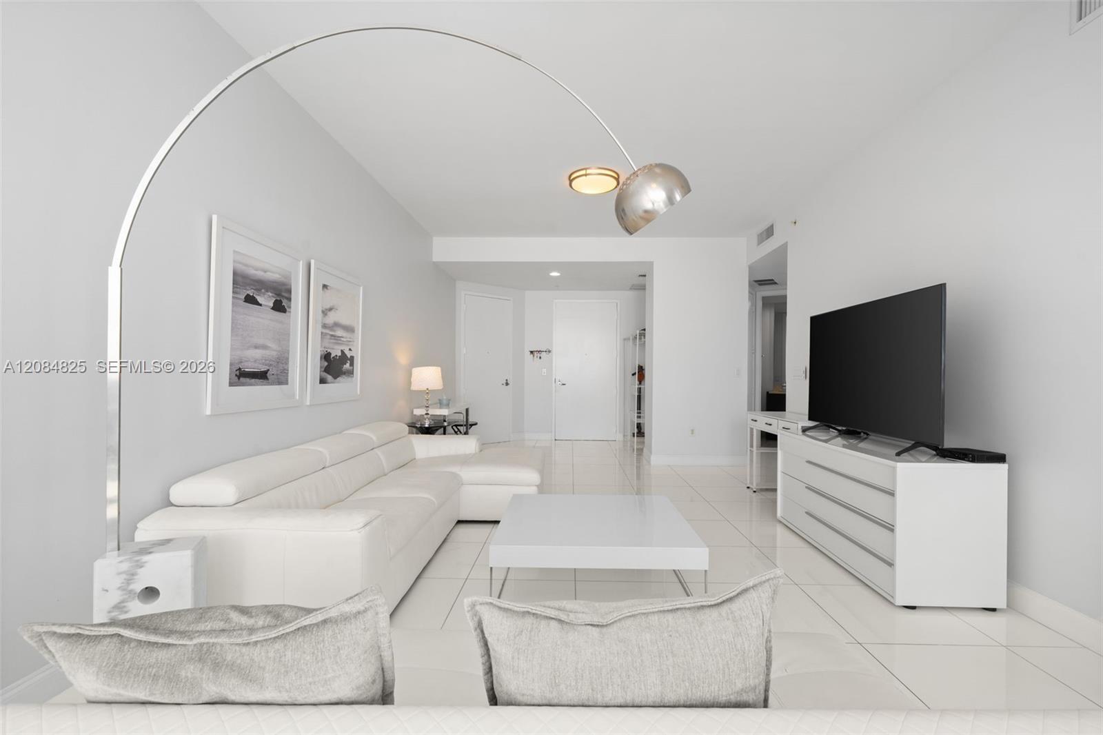 See details 4709 2 / 3 1722 sq. ft. $ 2026-09-07 0 Photo