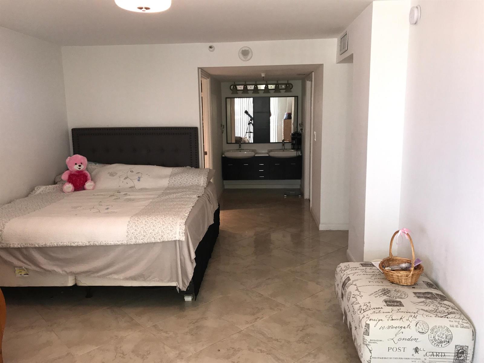 See details L18 2 / 2 1240 sq. ft. $ 2026-09-08 0 Photo