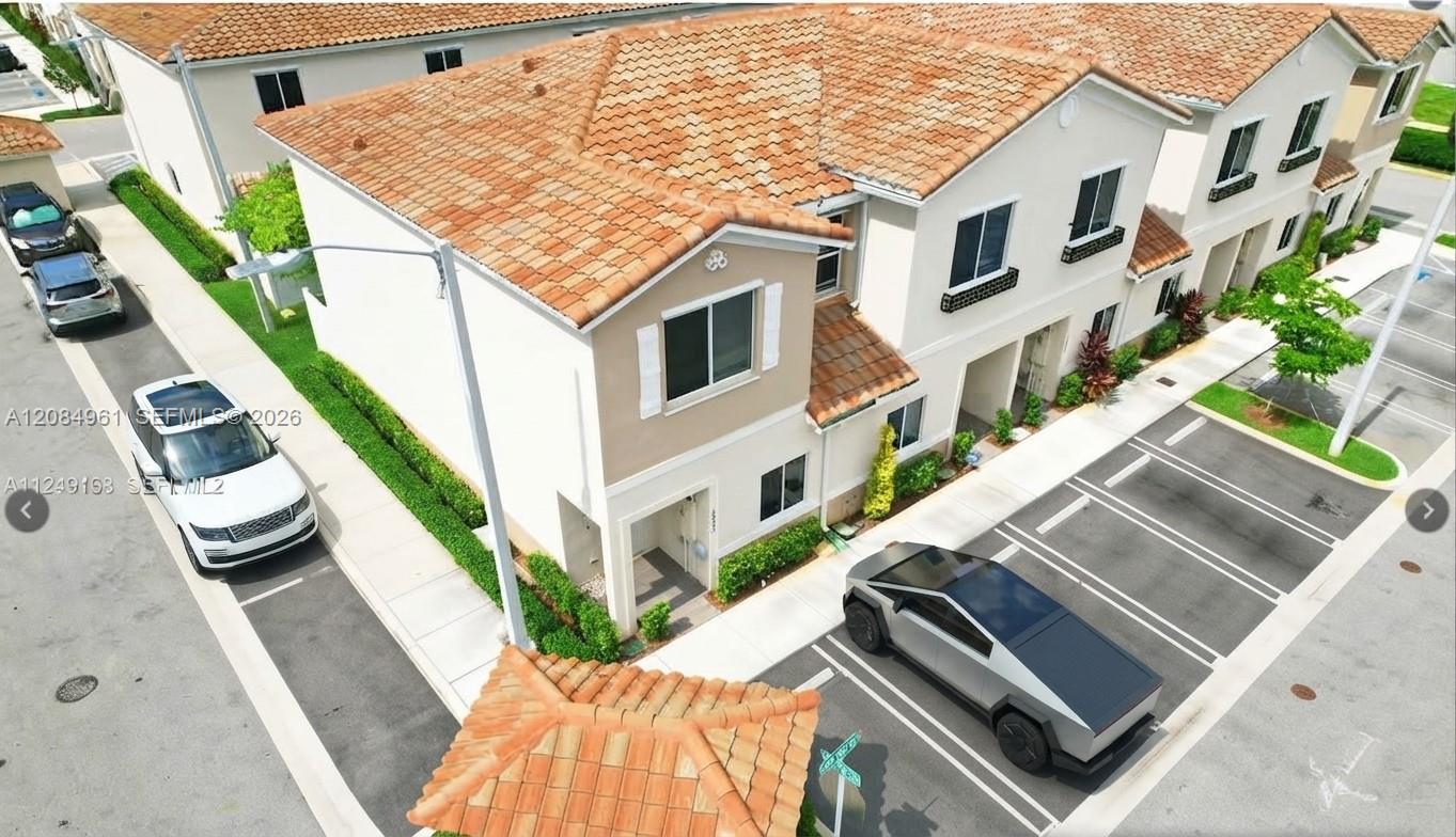 2823 3 / 3 1442 sq. ft. $ 2026-09-08 0 foto