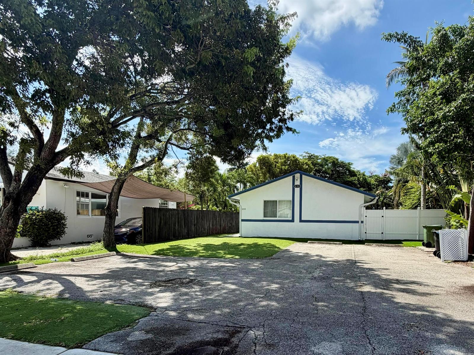 A - B  / 0 1625 sq. ft. $ 2026-09-09 0 foto