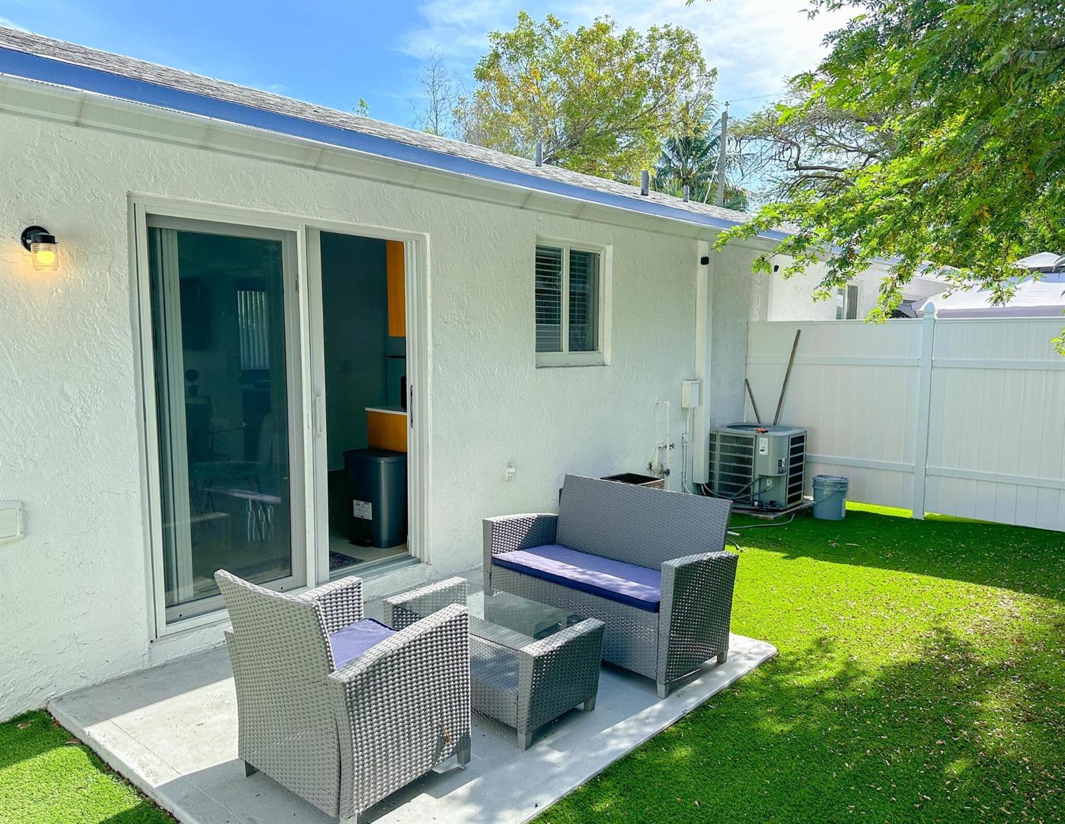 A - B  / 0 1625 sq. ft. $ 2026-09-29 0 foto